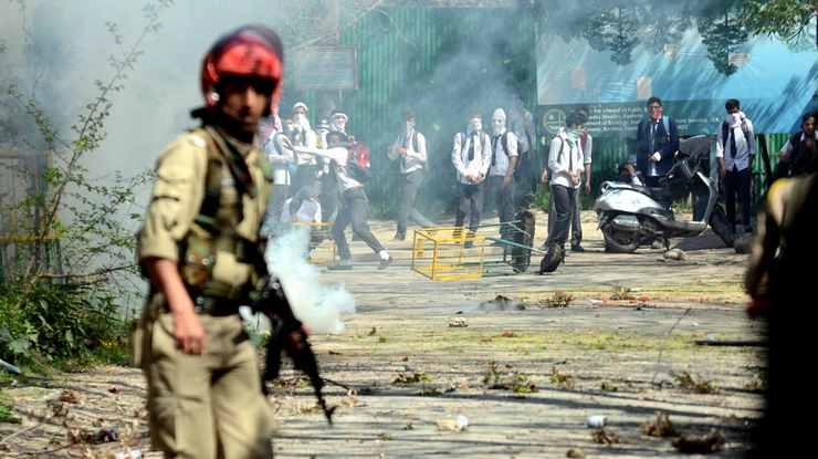 कश्‍मीर में जुमे की नमाज के बाद फिर हुई हिंसा