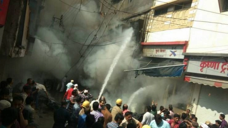 रेशनिंग दुकानात रॉकेलला आग,  15 जणांचा होरपळून मृत्यू