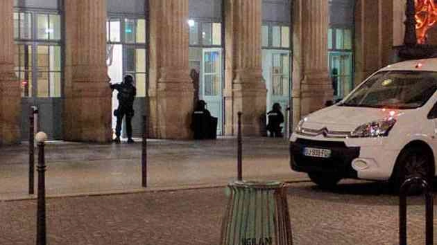 सुरक्षा अलर्ट! पेरिस में खाली कराया रेलवे स्टेशन - France: Paris Gare du Nord train station closed after security alert
