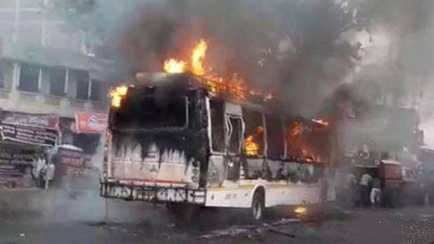पटना से शेखपुरा जा रही बस में लगी आग, 8 लोग जलकर मरे