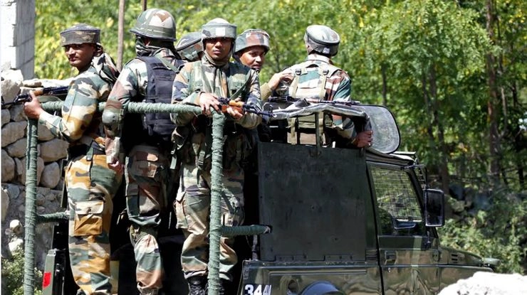 जम्मू-कश्मीर में मुठभेड़, तीन आतंकवादी ढेर - encounter in Jammu Kashmir