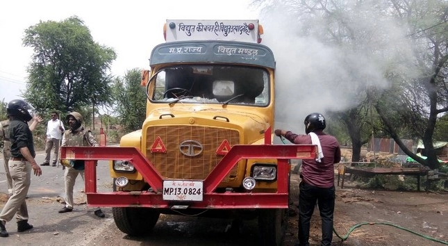 किसान आंदोलन : मंदसौर के बाद शाजापुर में बवाल, किसानों का उग्र प्रदर्शन... - Kisan Aandolan : violance in Shajapur