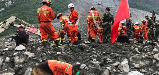 चीन में भारी बारिश के कारण हुए भूस्खलन में 12 लोगों की मौत, शंघाई में तूफान ने भी मचाई तबाही - Landslide kills 12 in central China province hit hard by heavy rain and floods