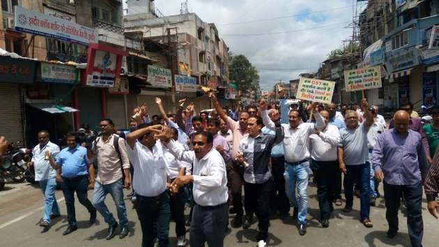 जीएसटी पर इंदौर के बाजार बंद, दो जुलाई से भूख हड़ताल - Indore band on GST