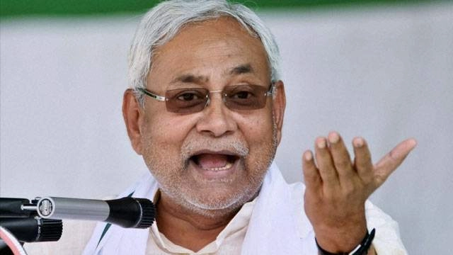 बिहार में फिर नीतीश सरकार, मोदी बने उपमुख्यमंत्री - Nitish Kumar sworn-in as Bihar CM