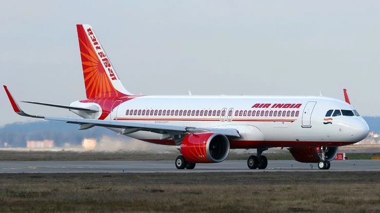 शीशा टूटने के बाद दिल्ली लौटा एयर इंडिया का विमान