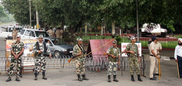राम रहीम मामला : हरियाणा, पंजाब में सेना की 24 टुकड़ियां तैनात