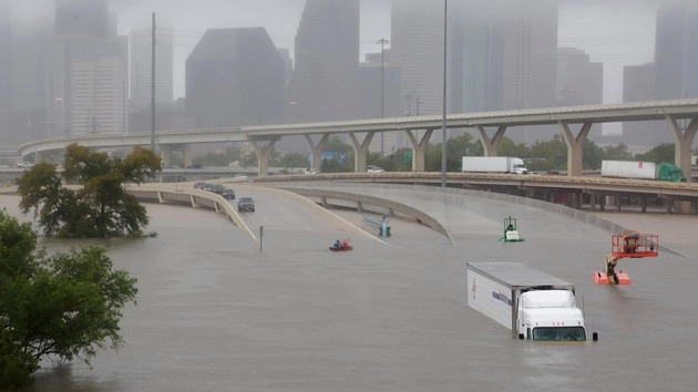टेक्सास में बाढ़ से तबाही, क्या बोले ट्रंप...