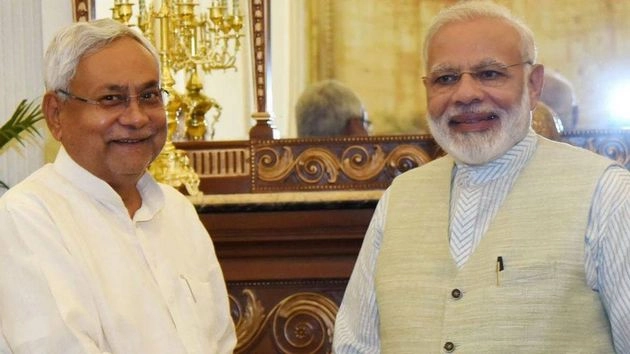 मोदी ने नीतीश के साथ साझा किया मंच - Modi and Nitish shared stage in Patna