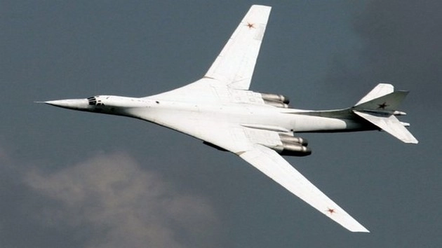 यूक्रेन से बढ़ा तनाव, रूसी बमवर्षक विमानों ने बेलारूस में उड़ान भरी - Ukraine crises : Russian bombers flies over Belarus
