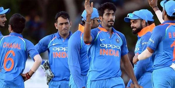 भारत और ऑस्ट्रेलिया की टीमें पहुंचीं कोलकाता