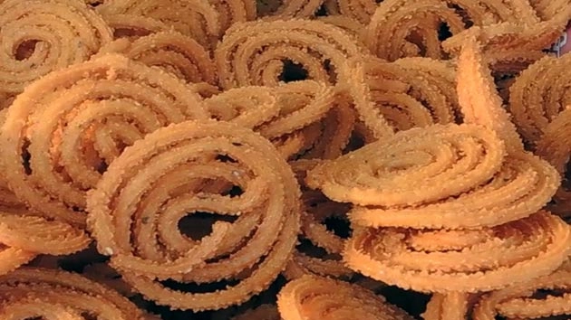 Chakli Recipe - ઘઉંના લોટની ચકરી બનાવવાની રીત
