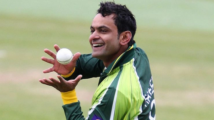 मोहम्मद हफीज का इंग्लैंड में हुआ गेंदबाजी परीक्षण - Mohammad Hafeez, Pakistan, Biometric bowling tests