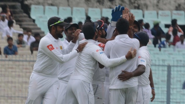 जयसूर्या की फिरकी के आगे पस्त हुए पाक बल्लेबाज, सीरीज हुई बराबर (Video) - Islander Srilanka gets the equalizer as the host defeats Pakistan in second test