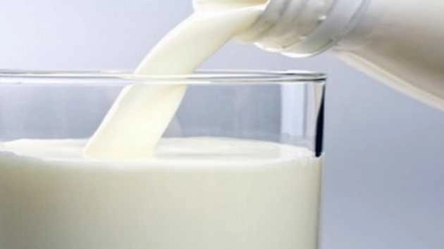 नकली दूध बनाने वाली फैक्ट्री का भंडाफोड़