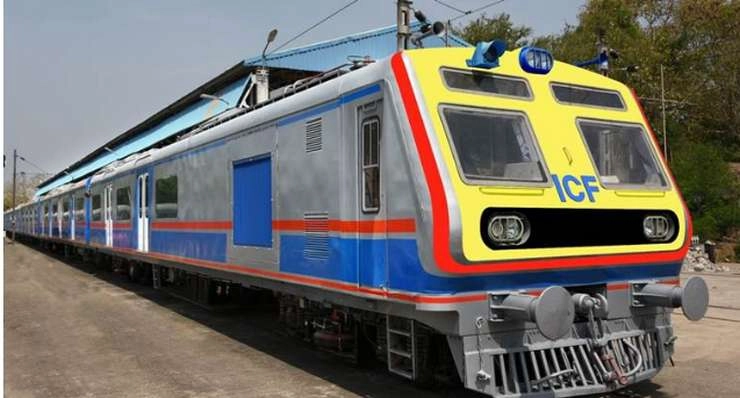 मुंबई को मिली वातानुकूलित लोकल ट्रेन की सौगात - indias first ac local to enter service in mumbai