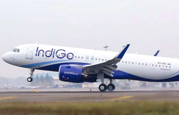 20000 फीट पर टर्बुलेंस में फंसी फ्लाइट, 20 मिनट तक झूले आसमान में, पायलट पर आरोप - Indigo Airlines Flight Stucked into Turbulence