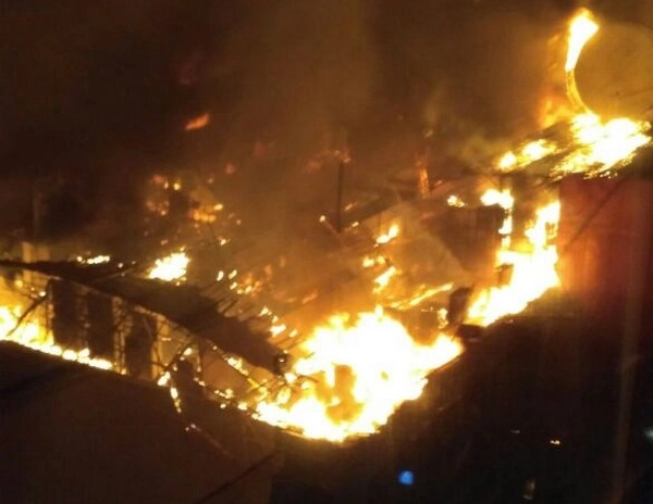 मुंबई के कमला मिल्स कम्पाउंड में भयावह आग, 15 की मौत - Fire in Mumbai at Kamala Mills Complex