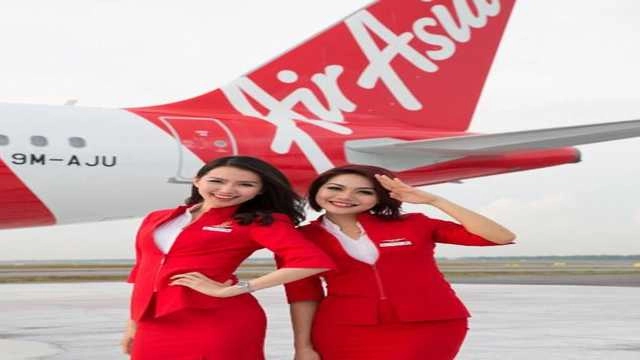 एयर होस्टेस की ड्रेस को लेकर सरकार से शिकायत - passenger complains to malaysian government about airasia crews uniform