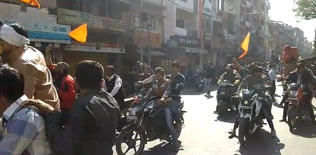 इंदौर में सड़कों पर करणी सेना, रिलीज नहीं हुई पद्मावत