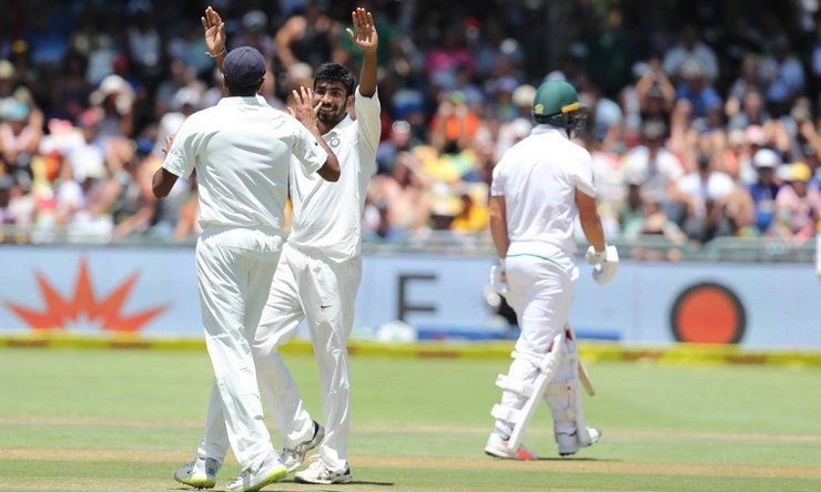 एल्गर के सिर में लगी बुमराह की गेंद, मैच अधिकारियों ने रोका खेल - Third day of India South Africa third test