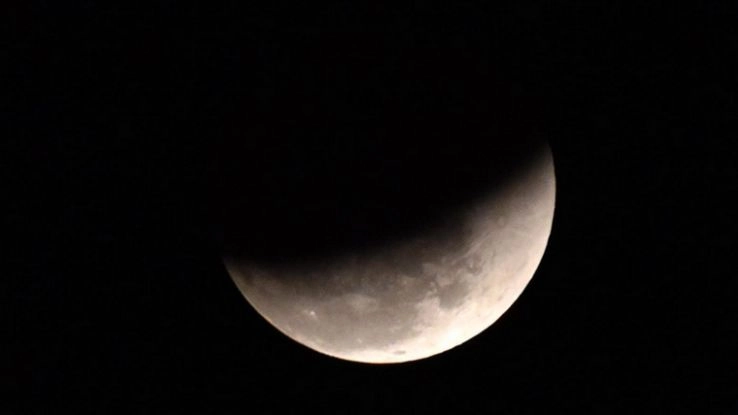 भारत में आंशिक तौर पर देखा गया साल का पहला पूर्ण चंद्र ग्रहण