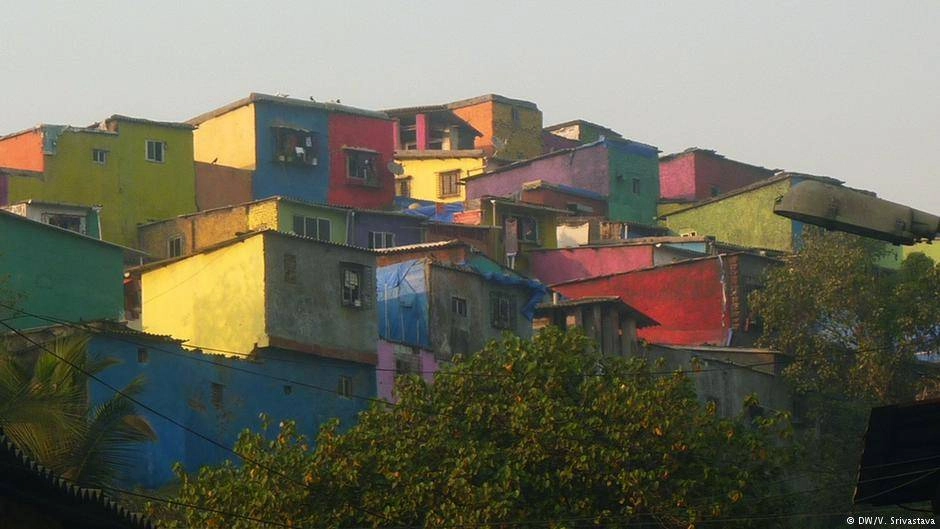 मुंबई के स्लम में बिखरे इटली जैसे रंग