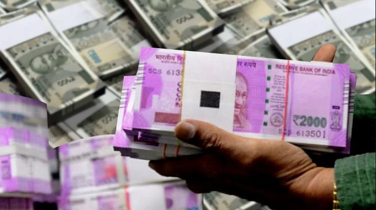 Odisha : सरकारी अधिकारी के परिसरों पर छापे, 3 करोड़ रुपए की नकदी बरामद - Rs 3 crore cash seized from government official's premises