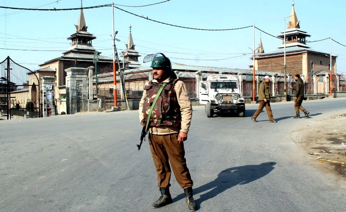 आतंकी अफजल की बरसी पर कश्मीर में हड़ताल - Terrorist Afzal Guru, Jammu Kashmir, strike
