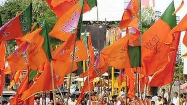 महाराष्ट्र में भाजपा विधायकों ने मराठा आरक्षण के मुद्दे पर किया प्रदर्शन - BJP MLAs protest in Maharashtra on Maratha reservation issue