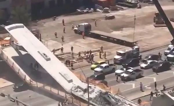 फ्लोरिडा में नया पैदल पुल गिरा, हड़कंप - pedestrian bridge collapse near Miami