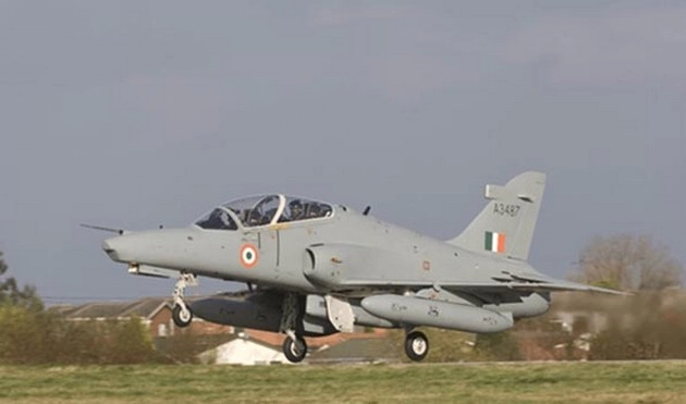 ओडिशा में भारतीय वायुसेना का हॉक विमान दुर्घटनाग्रस्त