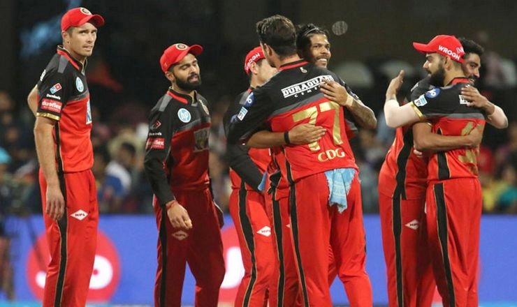 गेंदबाजों के कमाल से आरसीबी ने मुंबई इंडियंस को 14 रन से हराया
