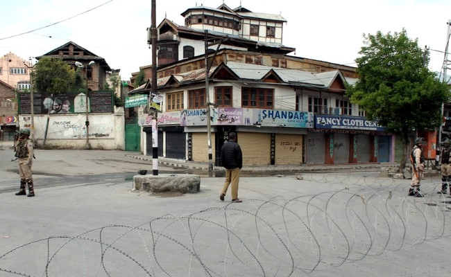 अनुच्छेद 35 ए हटाए जाने की अफवाहों पर कश्मीर में कई स्थानों पर बंद