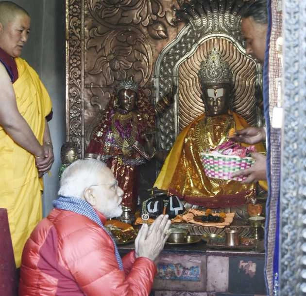 मोदी ने किए मुक्तिनाथ मंदिर के दर्शन, पशुपतिनाथ में पूजा - PM Modi in Muktinath temple and Pashupatinath temple