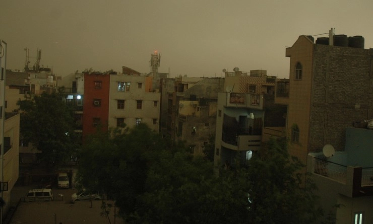 सावधान, दिल्ली में हवा का स्तर खतरनाक, तीन दिन दिल्ली में छाई रहेगी धुंध - Delhi pollution