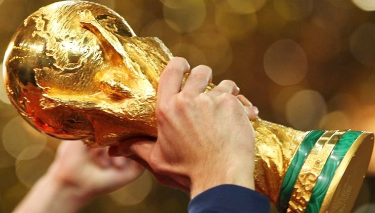 FIFA WC 2018 : फीफा विश्व कप ट्रॉफी में कितना सोना लगा, ये जानकर हैरान रह जाएंगे आप