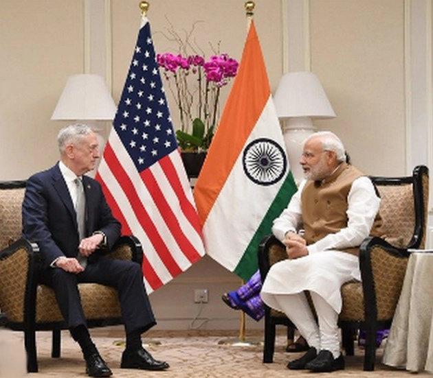सिंगापुर में अमेरिकी रक्षामंत्री मैटिस से मिले प्रधानमंत्री मोदी, सुरक्षा मुद्दों पर की चर्चा