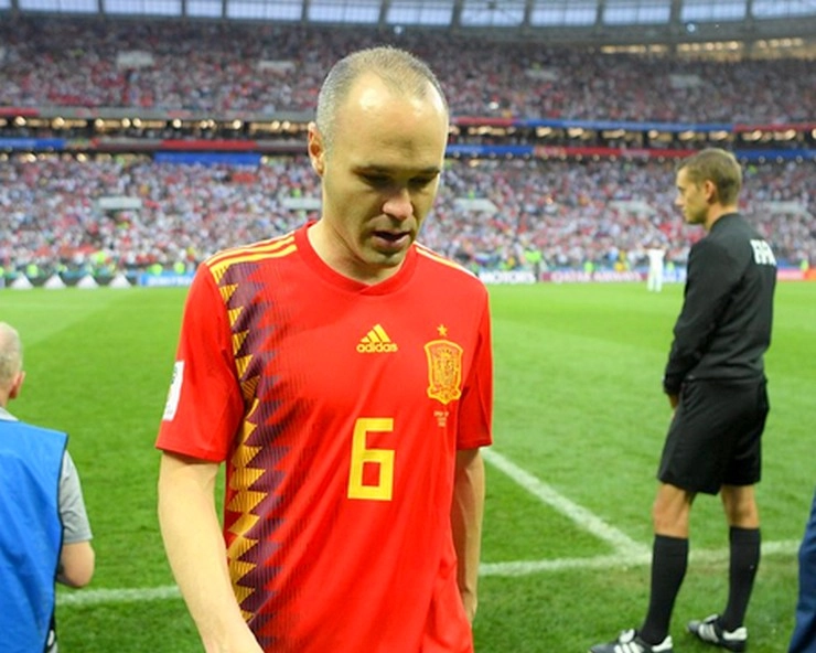 FIFA 2018 : रूस के खिलाफ हार के बाद स्पेन के दिग्गज खिलाड़ी एनिएस्ता ने लिया संन्यास