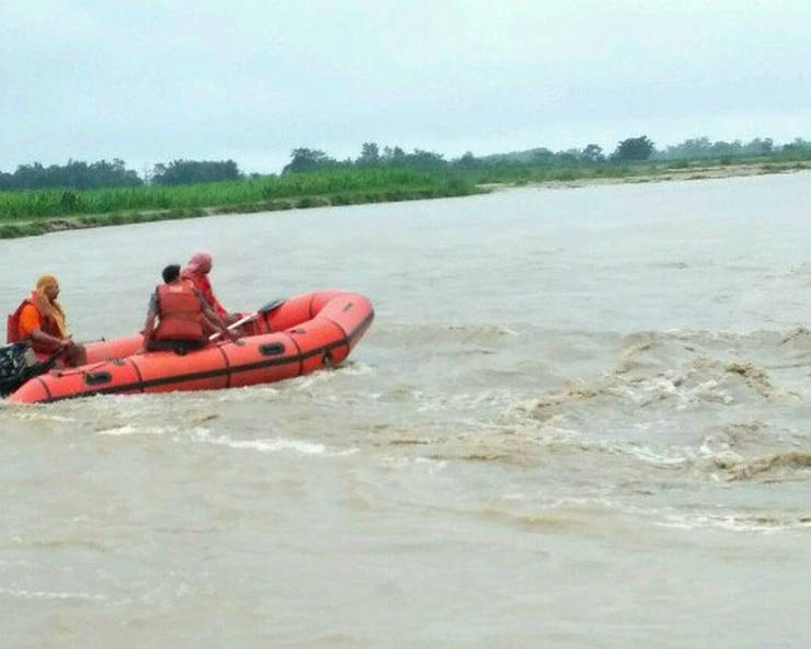 बैराज खोलने से नदी में बाढ़, NDRF ने बचाई रेत खनन कर रहे 53 लोगों की जान - NDRF rescued 53 persons