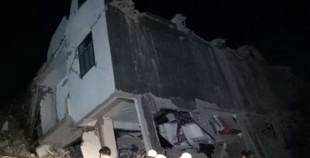 ग्रेडर नोएडा में दो निर्माणाधीन बहुमंजिला इमारतें गिरी, 40 लोगों के फंसे होने की आशंका