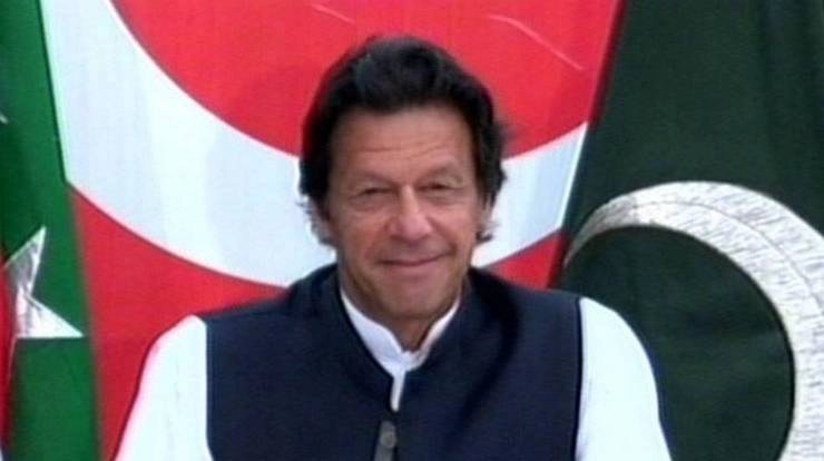 पाकिस्तान चुनाव में मतगणना जारी, इमरान खान की पार्टी आगे, 'त्रिशंकु' सरकार के बढ़े आसार