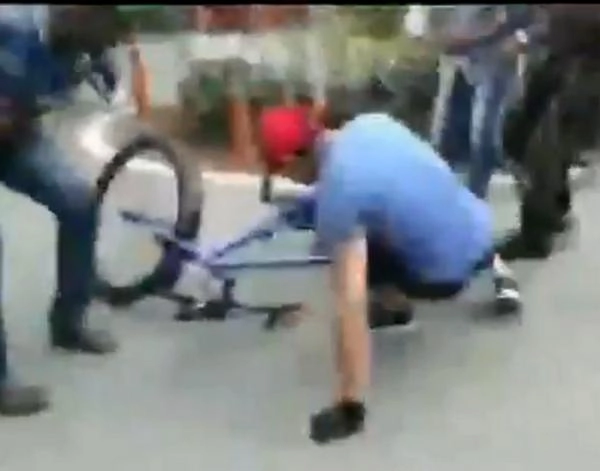 जब साइकल रैली के दौरान लालू पुत्र तेजप्रताप गिर पड़े...
