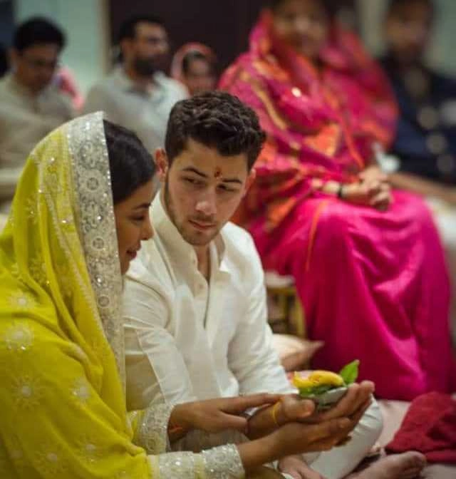 प्रियंका चोपड़ा-निक जोनस की रोका सेरेमनी (देखिए फोटो) - Priyanka Chopra Nick Jonas engagement ceremony