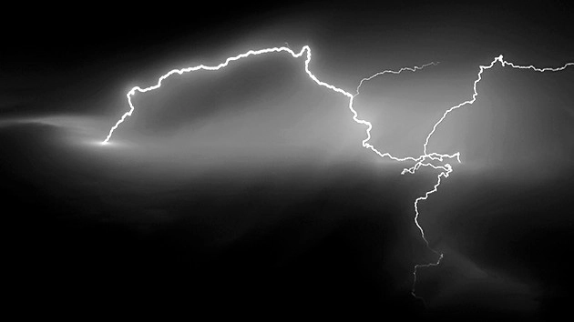 पन्ना में बिजली गिरने से 3 की मौत, 11 घायल | lightning