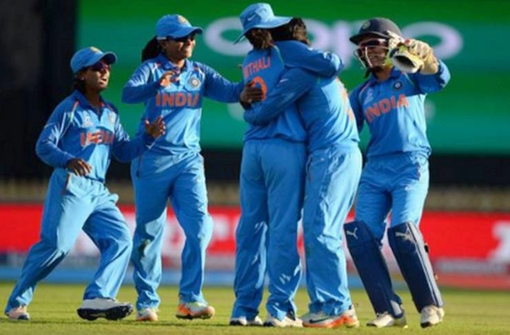पूनम के चौके से भारतीय महिलाओं ने श्रीलंका को हराया