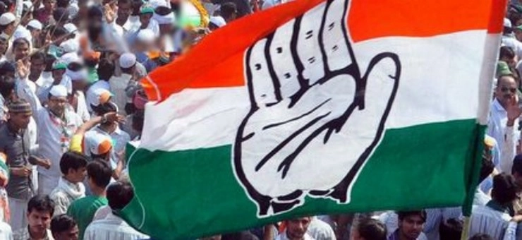 कांग्रेस का दावा, नितिन गडकरी के पैतृक गांव में जीता चुनाव