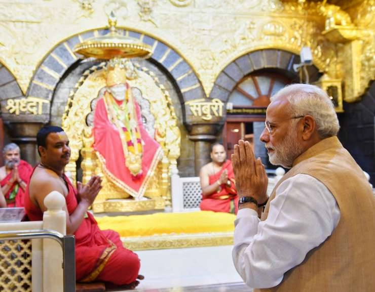शिर्डी में साईं के दरबार में पीएम मोदी, विशेष पूजा कर मांगा आशीर्वाद - PM Modi in Shirdi Sai baba mandir