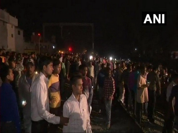 Amritsar train accident : रेलवे ने जारी किए पीड़ितों के परिजनों के लिए हेल्पलाइन नंबर