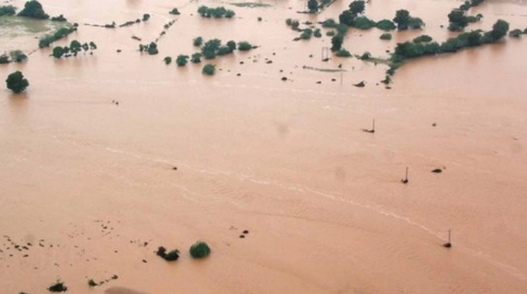 इंडोनेशिया में बाढ़ से 42 लोगों की मौत, 21 गंभीर रूप से घायल, कई लापता